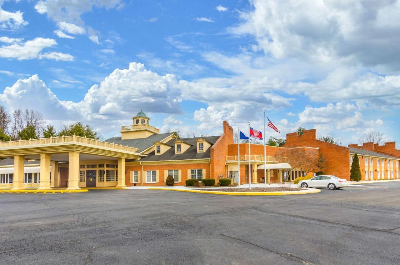Quality Inn Radford-West Blacksburg I-81 Exterior photo